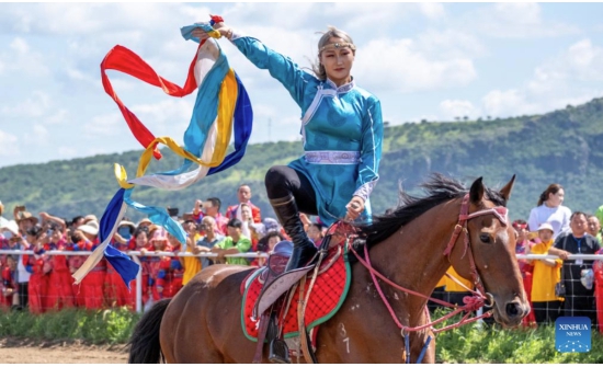 Өвөр Монголын Хянган аймгийн наадам боллоо