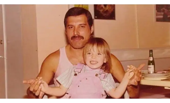 Фрэдди Меркьюрийн охин нас баржээ