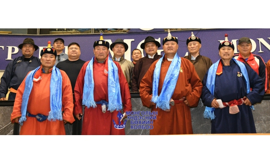 Улсын заан Д.Бумбаяр, начин М.Жамъянпүрэв нар ахмад бөхчүүдийн барилдаанд түрүүлэв
