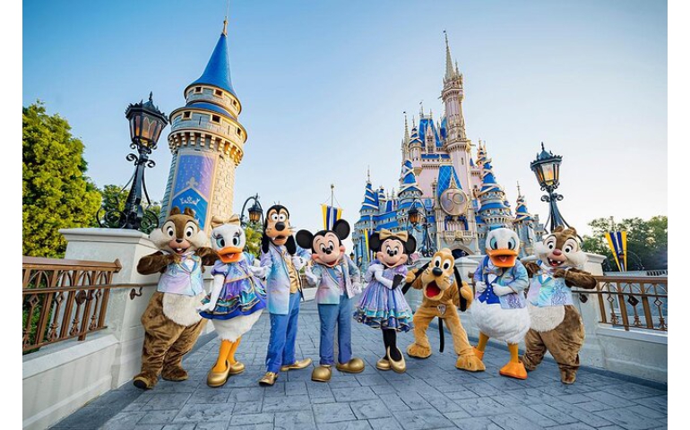 "Walt Disney"-н гүйцэтгэх захирал тасалбарын үнээ нэмснээ алдаа хэмээн хүлээн зөвшөөрөв