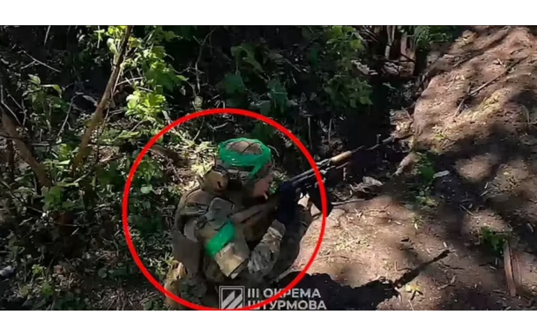 Украин бүсгүйчүүд олноороо эх орныхоо төлөө тулалдаж байна